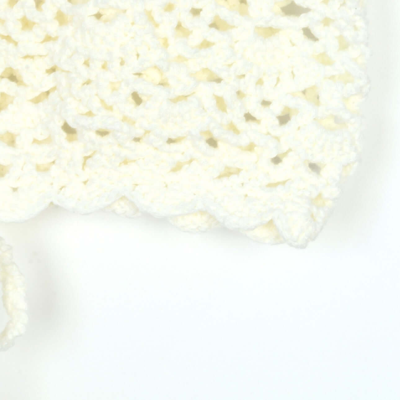 Hand Crochet Sleeveless Top Manufacturer | Close-up of white hand-crocheted fabric showing intricate patterns.