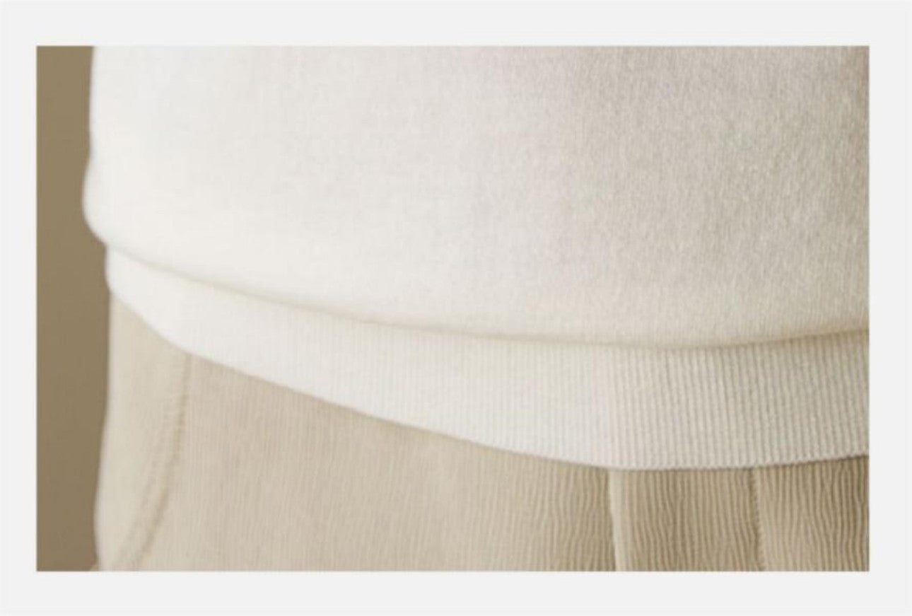 Hem detail of men's short-sleeved sweater