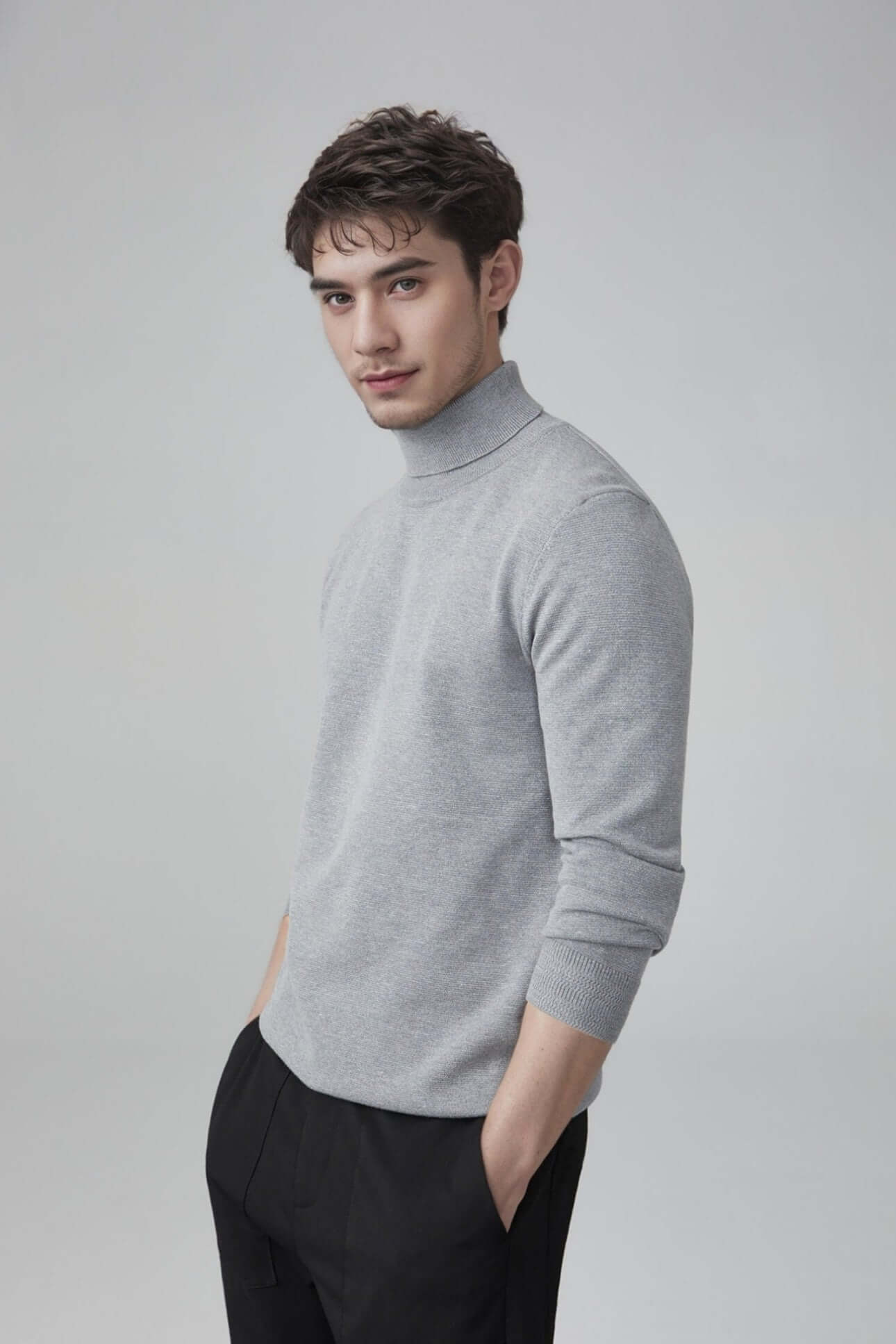 Men's Wool Turtleneck OEM - Model wearing a gray thick wool turtleneck sweater, showcasing versatile style and comfort.
