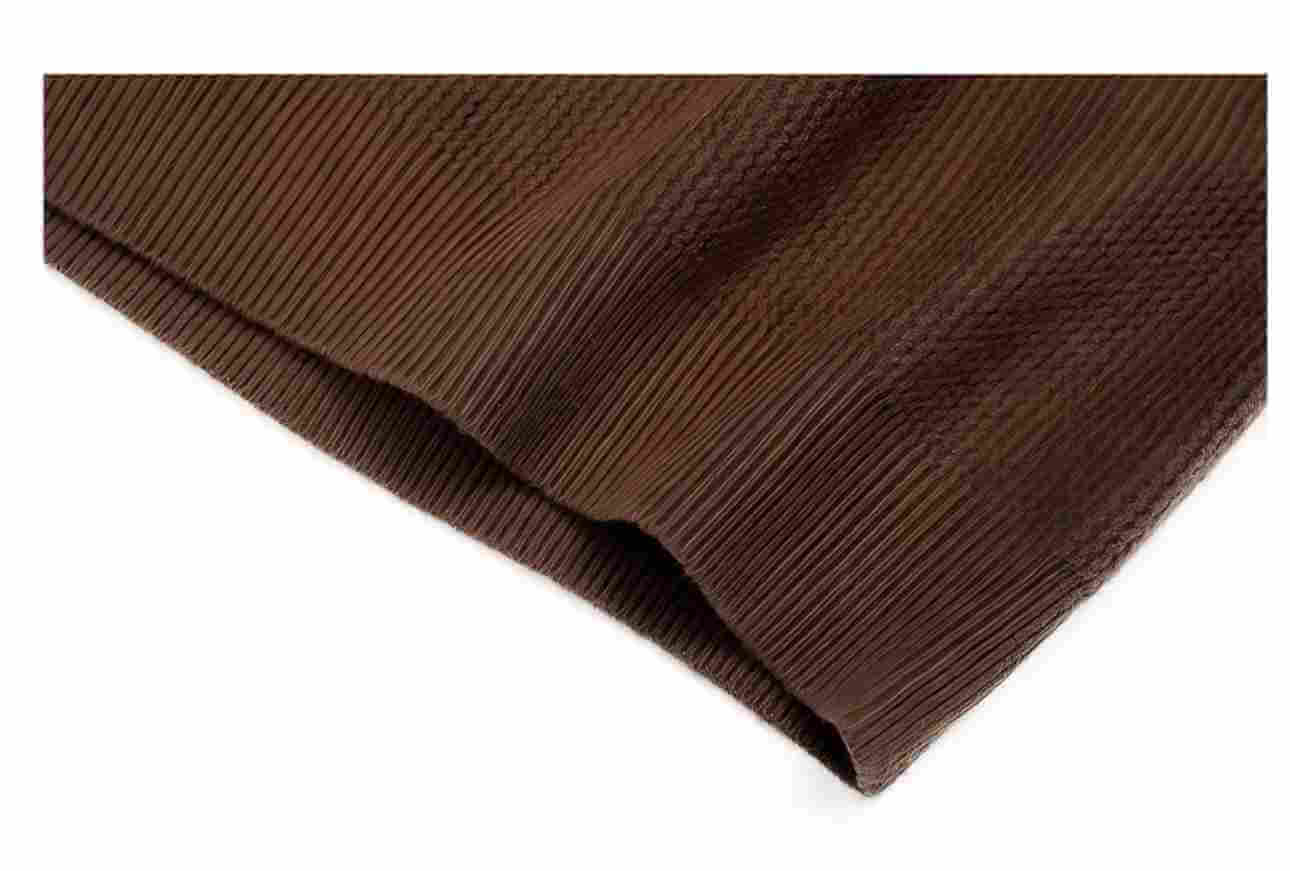 Men's V-Neck Sweater OEM - Close-up of wool blend texture and stitching on the hem of a brown sweater.